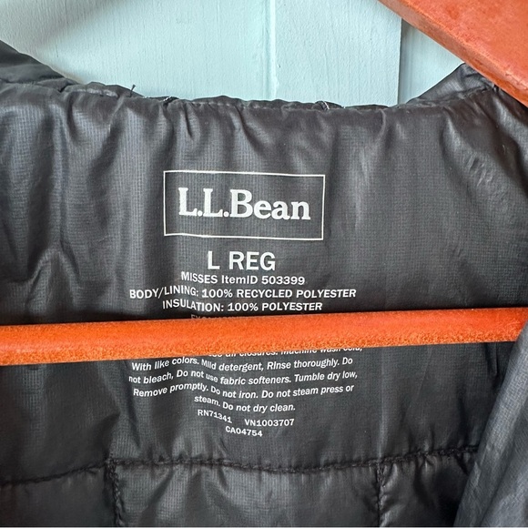 L.L. Bean Men's PrimaLoft Packaway Hooded Jacket - Picture 13 of 15